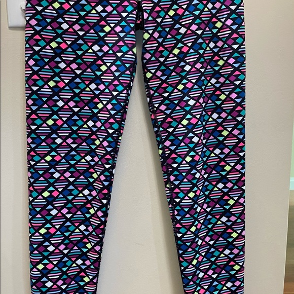 Two pairs of Victoria’s Secret sport leggings - Picture 8 of 10